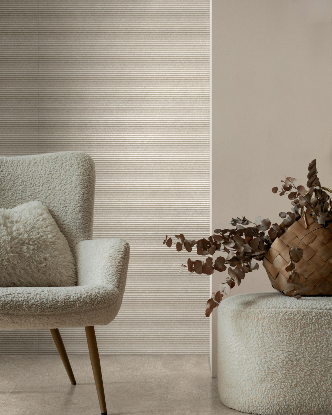 Habiller un mur intérieur avec un carrelage mural effet pierre structuré et contemporain à Sanary-sur-Mer près de Ollioules