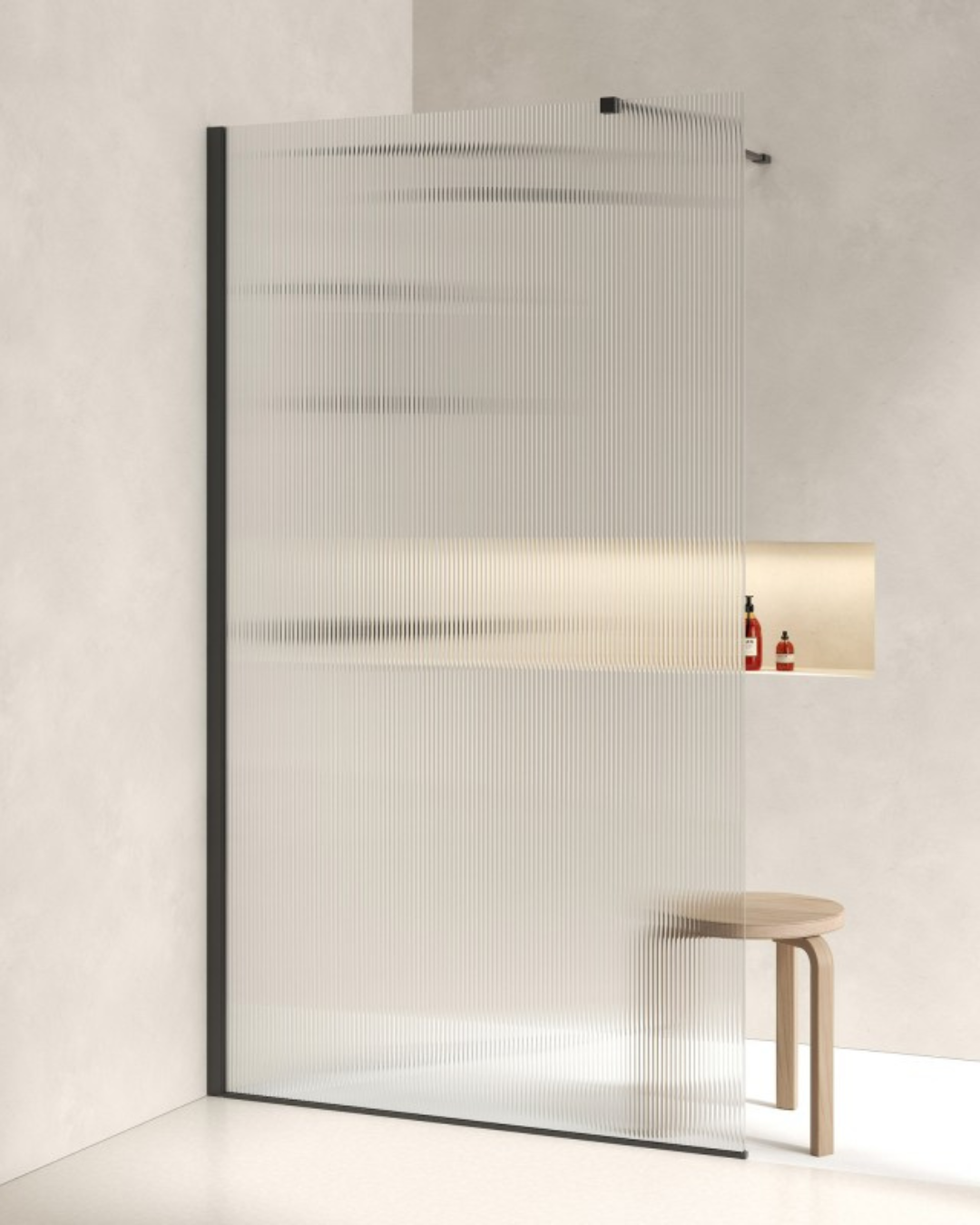 Paroi de douche finition cannelée et profilé noir à Puget sur Argens près de Saint Raphaël