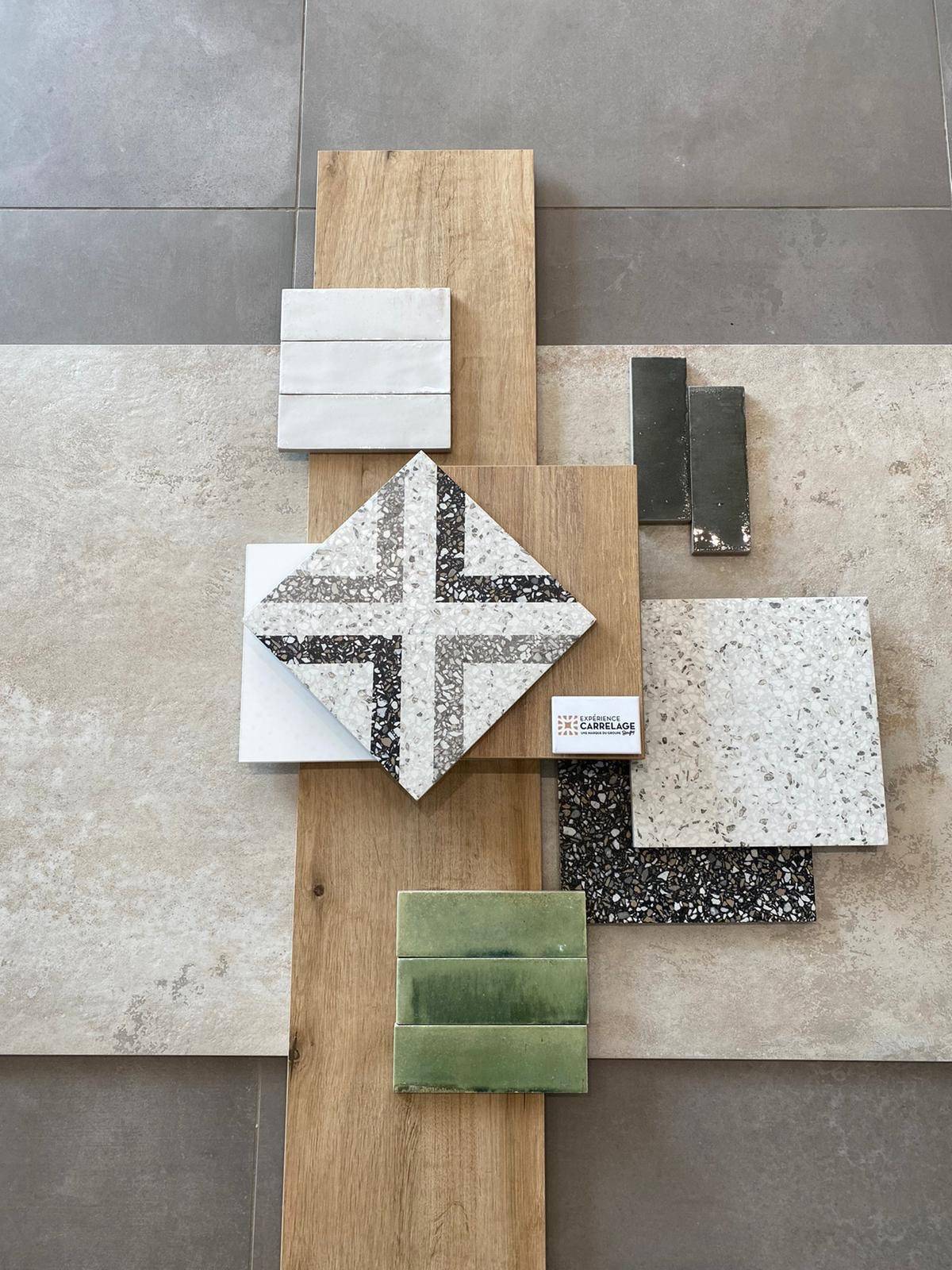 Idées déco de salle de bain avec carrelage terrazzo et bois