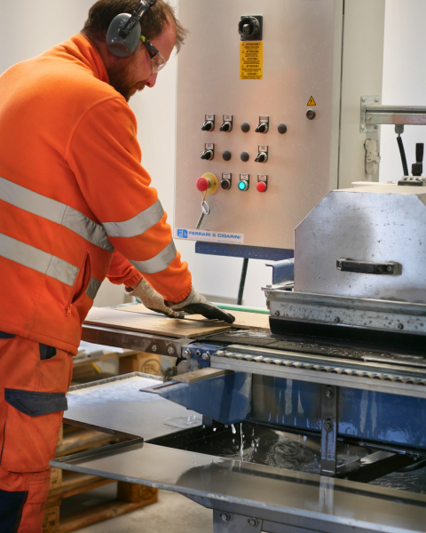 3 raisons d’opter pour notre service de découpe de plinthes de carrelage sur mesure à La Garde près de Toulon