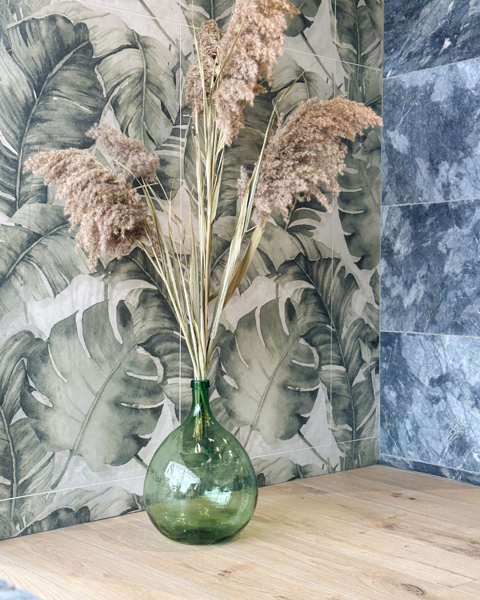 Association carrelage effet bois et carrelage tropical