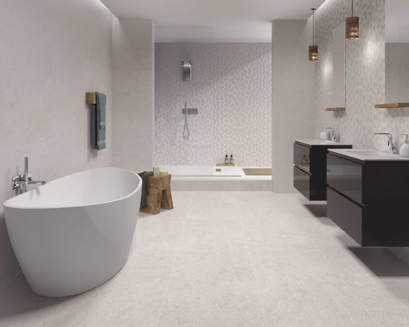Salle de bain avec carrelage imitation ardoise à Sanary-sur-Mer dans le Var