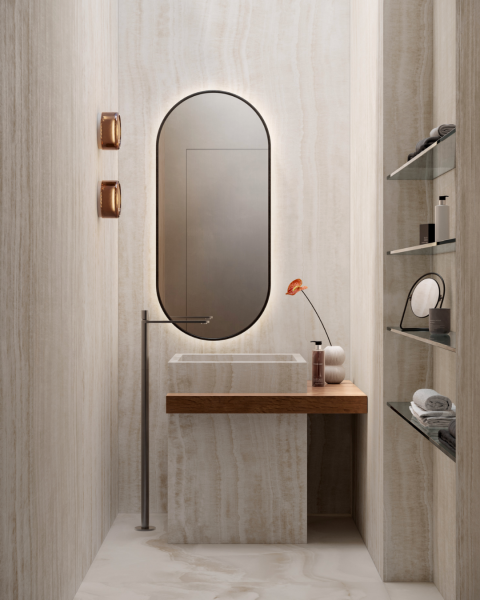Salle de bain avec carrelage effet marbre beige mat à La Garde près de Solliès