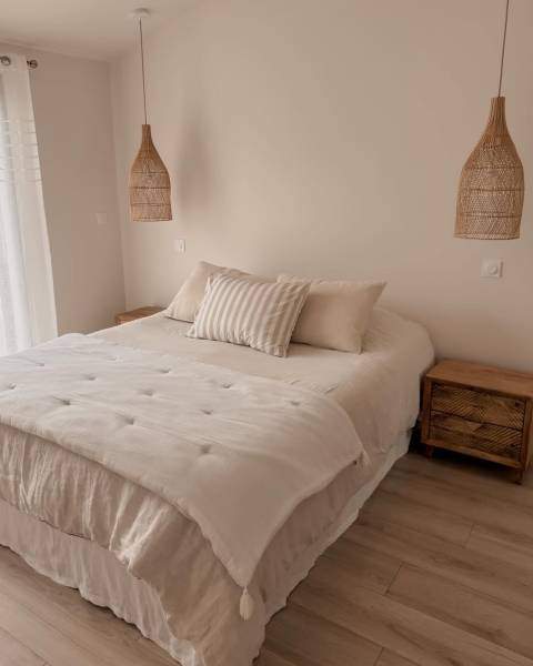 Chambre harmonisée avec parquet stratifié