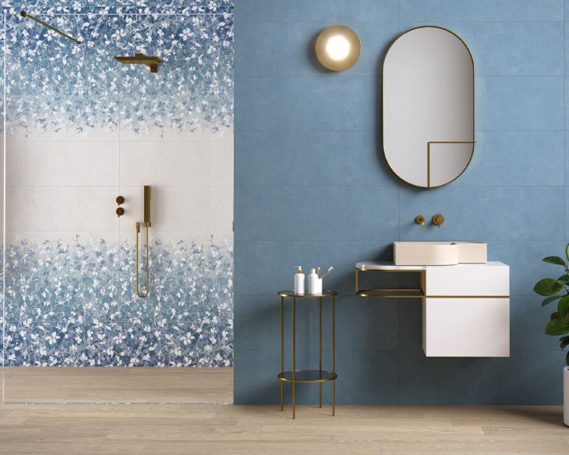 Salle de bain moderne avec carreaux effet béton et motifs à fleurs à Flassans-sur-Issole près de Brignoles
