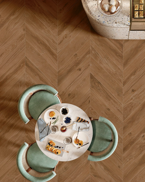 Carrelage effet bois format chevron à La Garde près de Hyères