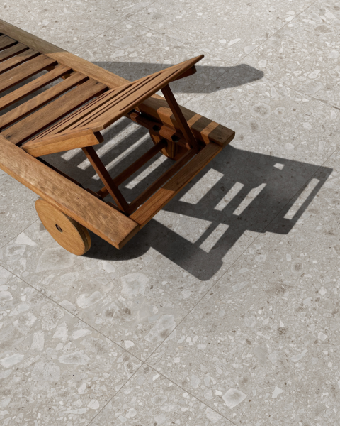 Sol extérieur en carrelage effet pierre Ceppo Di Gré à Puget sur Argens 83