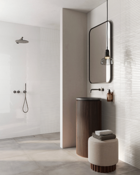 Faïence brillante effet glossy pour salle de bain lumineuse à Puget près de Rocquebrune sur Argens
