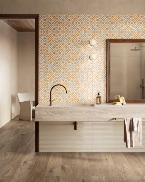 Habiller un mur de salle de bain avec un carrelage à motif tendance à Puget sur Argens près de La Motte