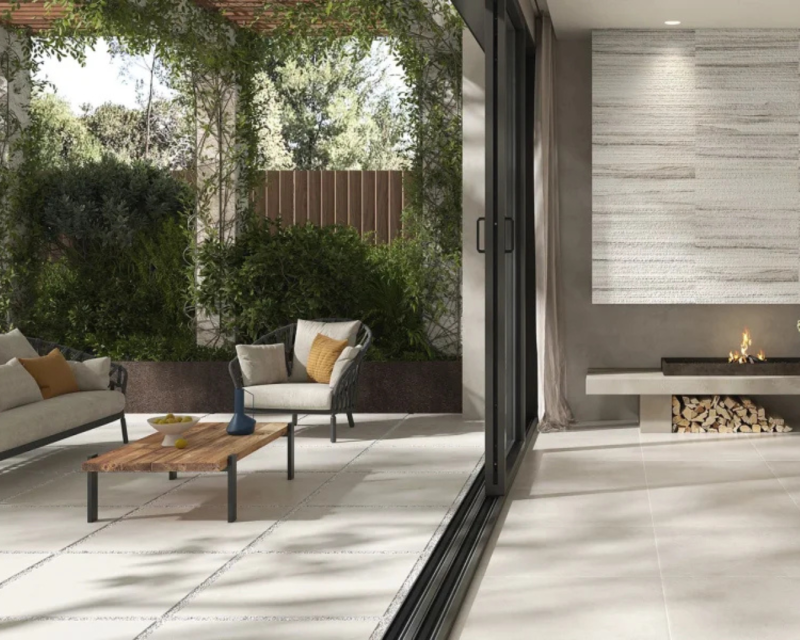 Carrelage intérieur extérieur effet béton ciré à La Garde dans le Var