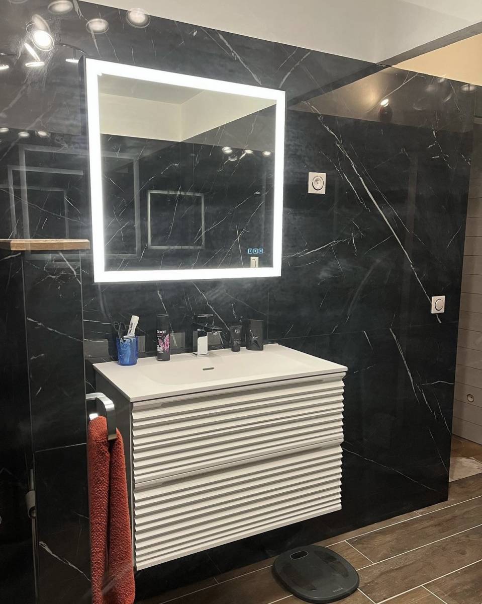Inspiration douche à l'italienne marbre noir à Hyères dans le Var