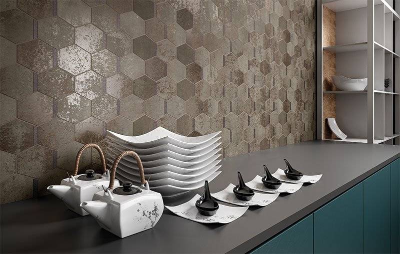 Carrelage métallisé pour habillage de mur et sol moderne sur Toulon et le Var