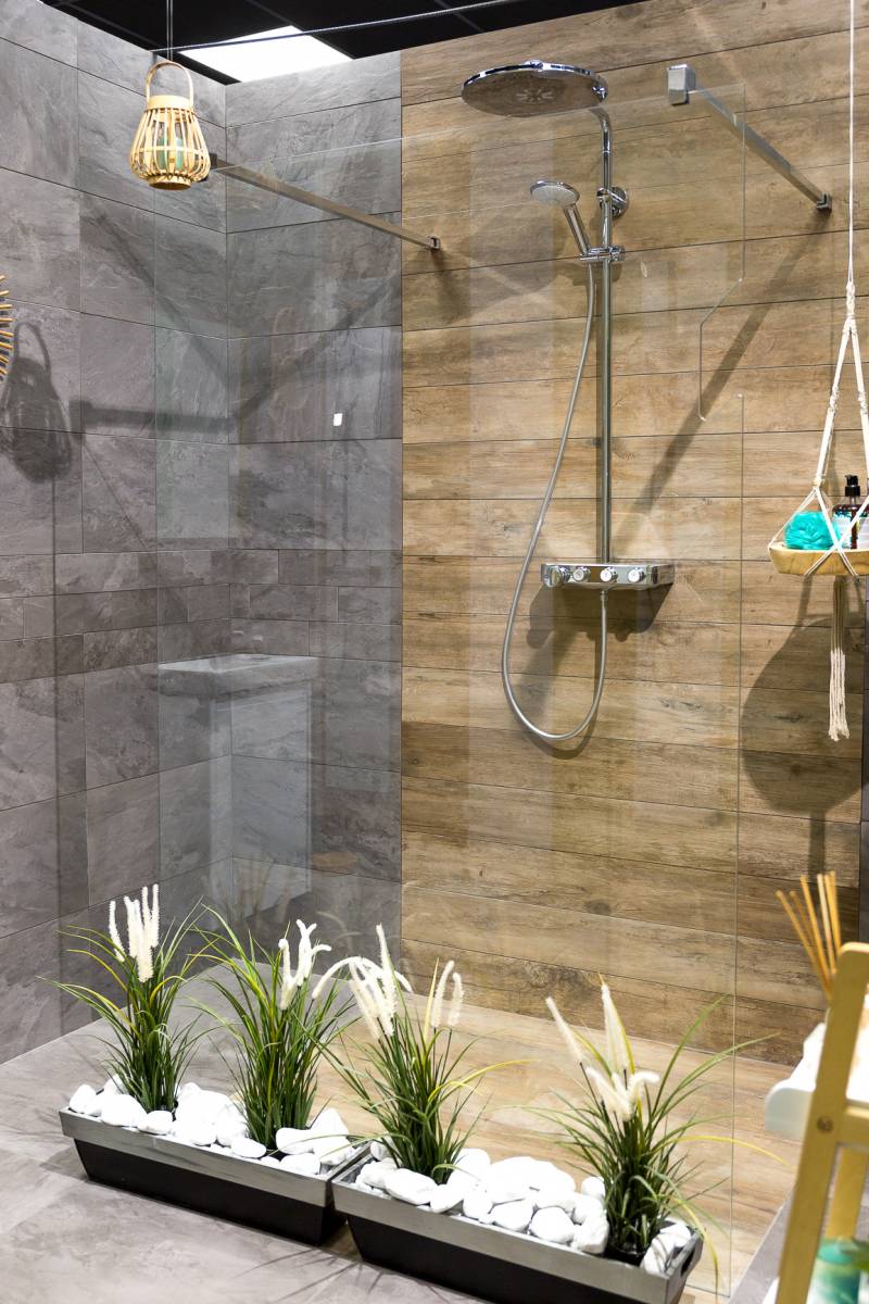 Idée d'aménagement avec grande douche à l’italienne à La Garde Var