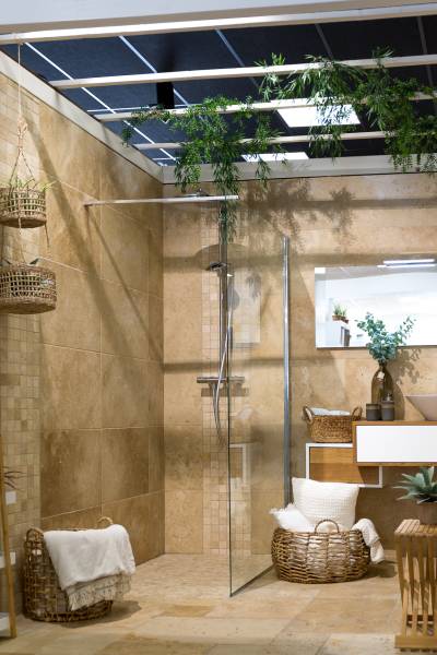 Salle de bain en travertin