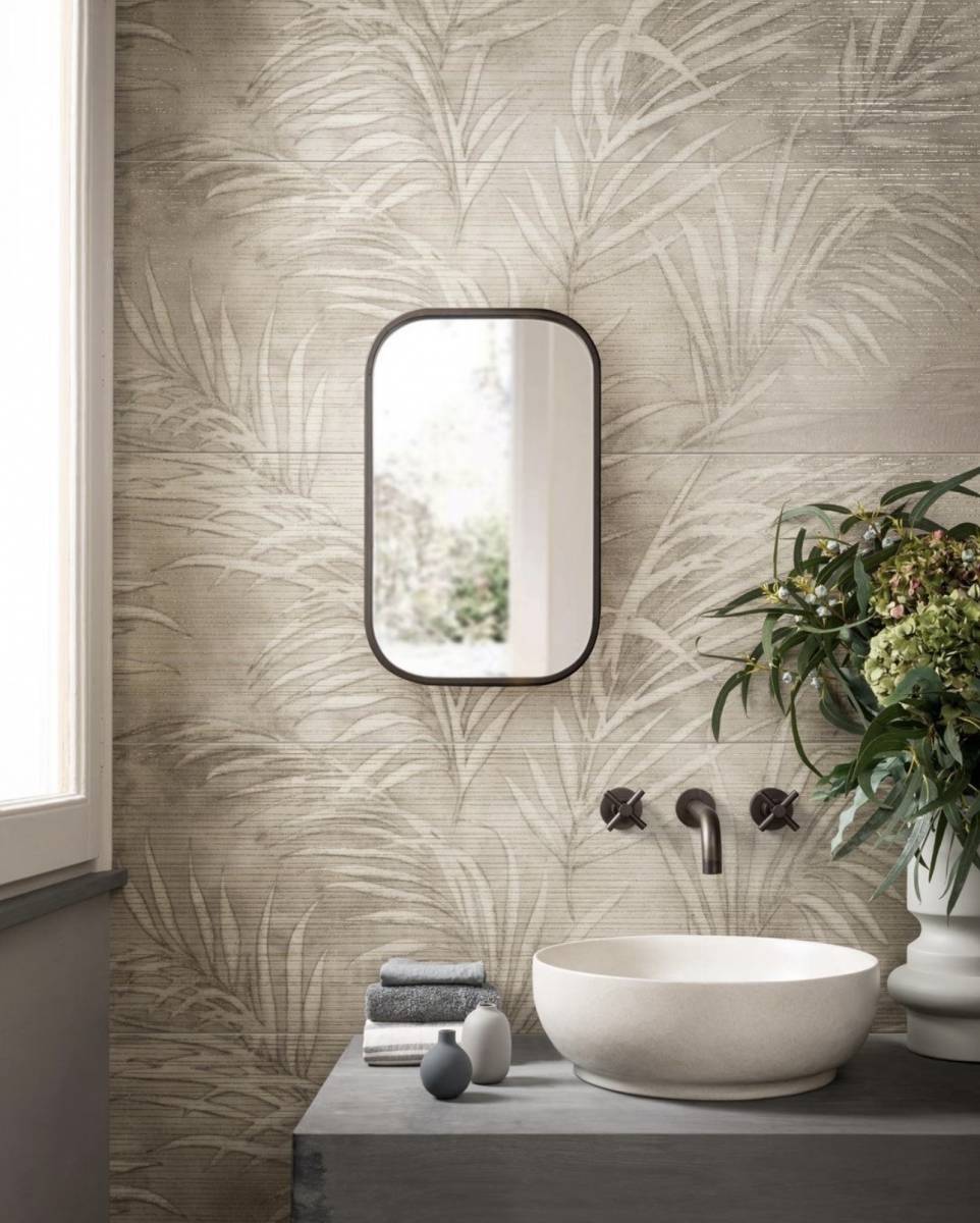salle de bain ambiance jungle avec carrelage à motif